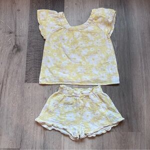 btween Yellow and White Floral Set